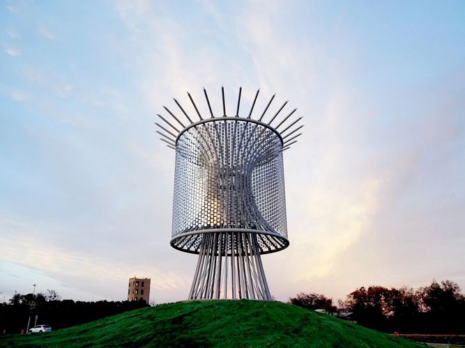 Windwave: Where Stainless Steel Wire Meets Outdoor Art / Tensile Design & Construct