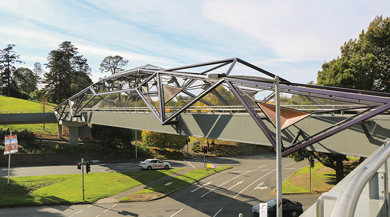 Fall Protection for Pedestrian Bridges with Irregular Design / Tensile Design & Construct